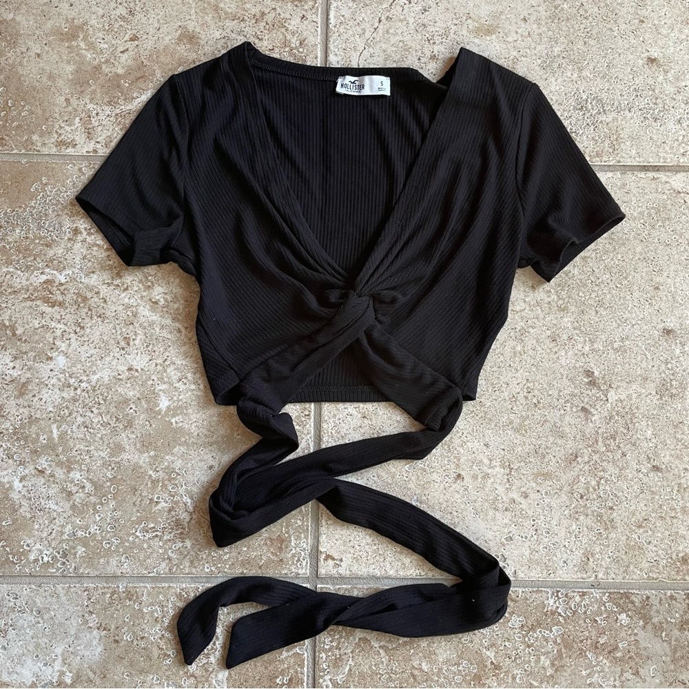 ✨RESERVED✨ Hollister Black Wrap Up Top for @krmontgomery